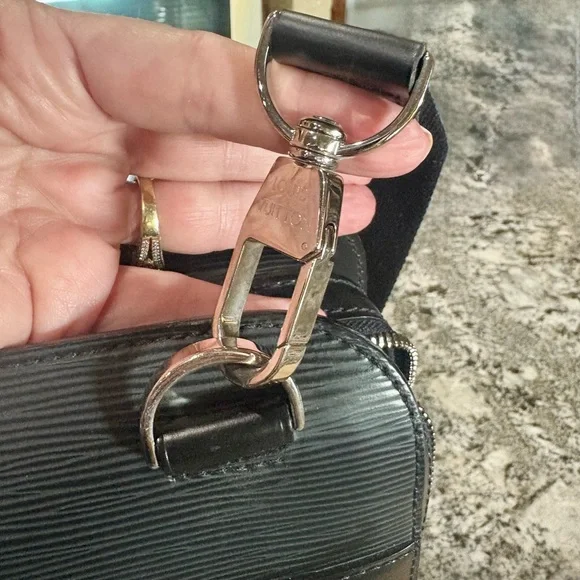 Louis Vuitton Epi Leather Briefcase/Satchel. Fast shipping. - Picture 11 of 13